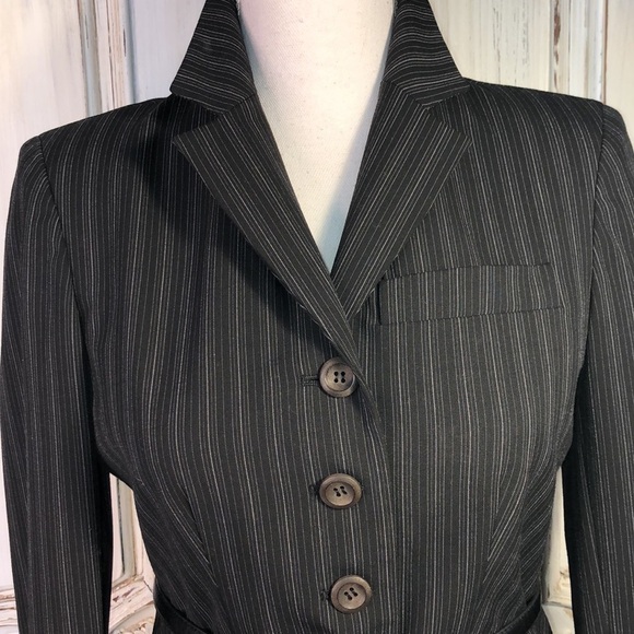 AK Anne Klein Pin Stripe 5 Button Belted Business Blazer Size 2P - Picture 5 of 13